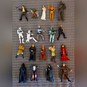 A lot of 19 2007 Star Wars Figures